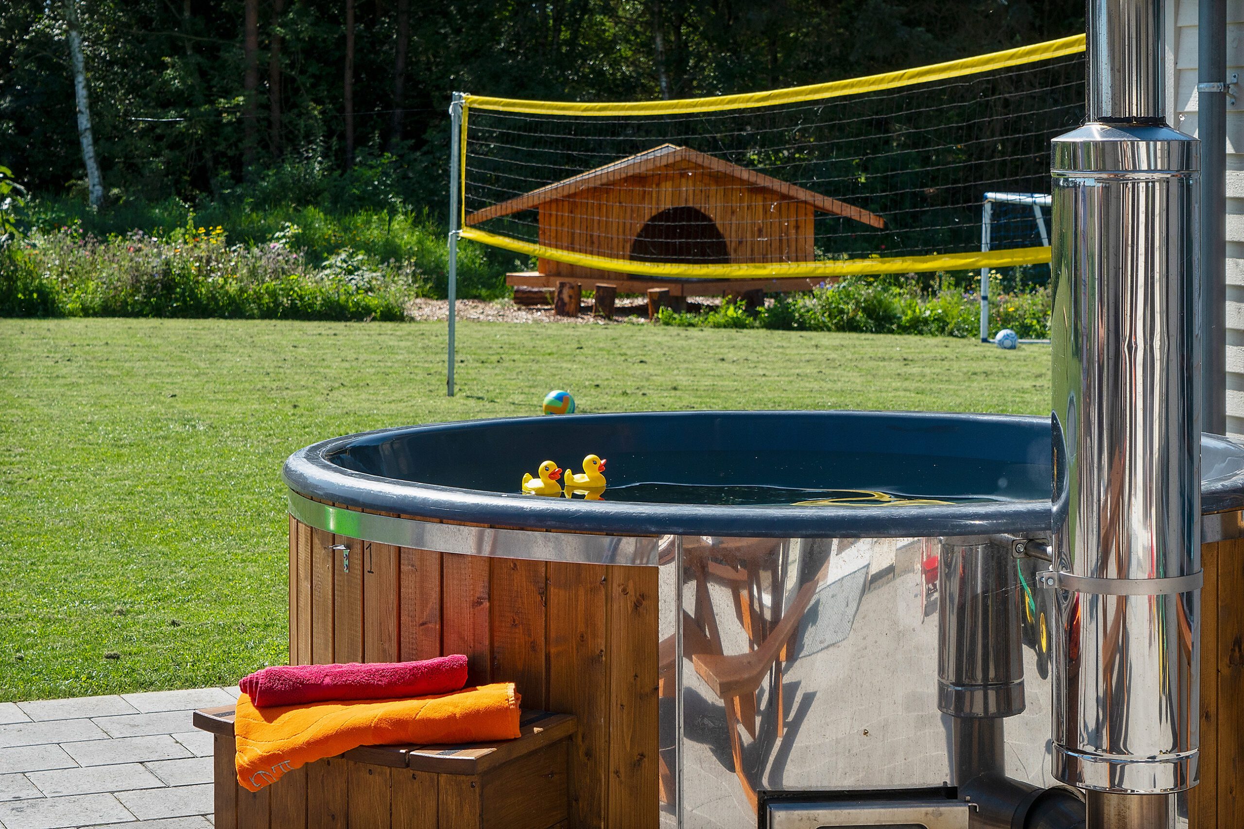 Buchen Sie ein Ferienhaus mit Hot Tub im Freien