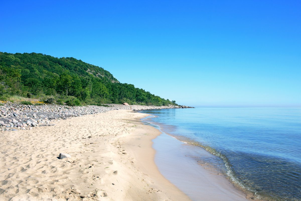 Bunte Holzhäuser und betörende Naturgebiete verlocken zu einer Reise nach Schweden. Wir haben für Sie schwedische Ferienhäuser mit Pool und Sauna im Programm.