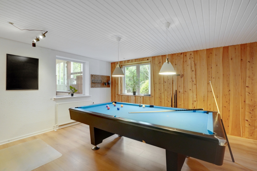 Neben den vielen schönen Stunden, die man im Poolbereich des Hauses verbringen kann, bietet das Luxusferienhaus 373 auch Spielevergnügen bei Billard/Tischtennis und Darts