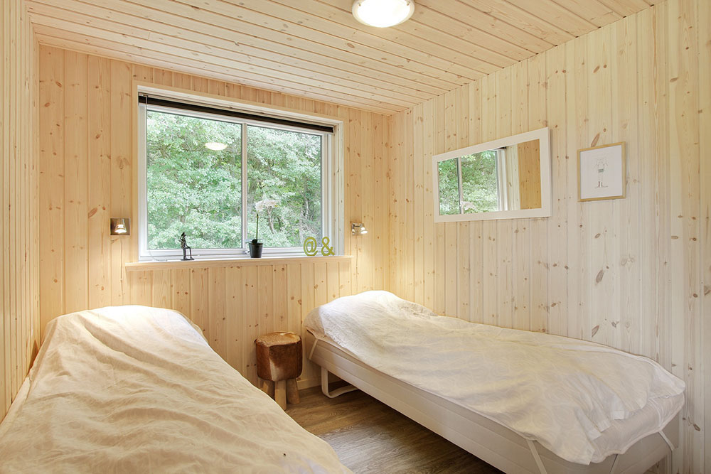 Die Schlafzimmer sind ansprechend eingerichtet und verfügen über Einzel- oder Doppelbetten und Schränke