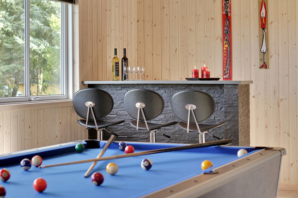 In der Bar lassen sich kalte Getränke aus dem zusätzlichen Kühlschrank servieren