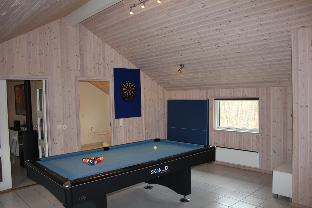 Hier können die aktiven Gäste stundenlang bei Tischtennis, Billard, Kicker oder Dart zusammen Spaß haben