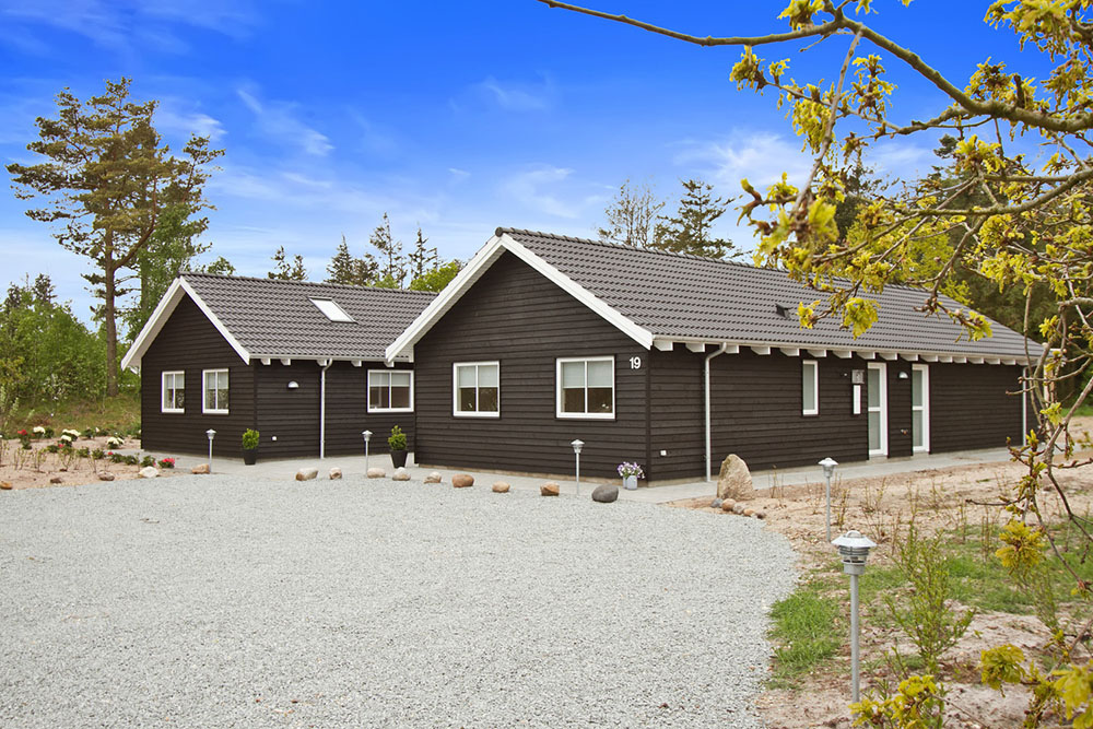 Dieses schicke Poolhaus Nr. 313 liegt in Westjütland und bietet Platz für 18 Personen.