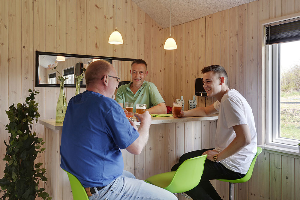 Die Bar des Hauses mit dazu hörende Kühlschrank geeignet einzigartig für einen angenehmen Moment und Anrichten von einem kühlen Getränk.