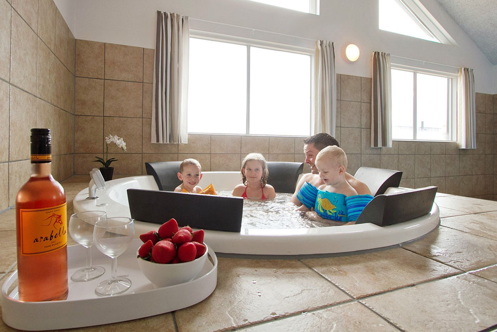 Der Whirlpool lädt zum Entspannen ein