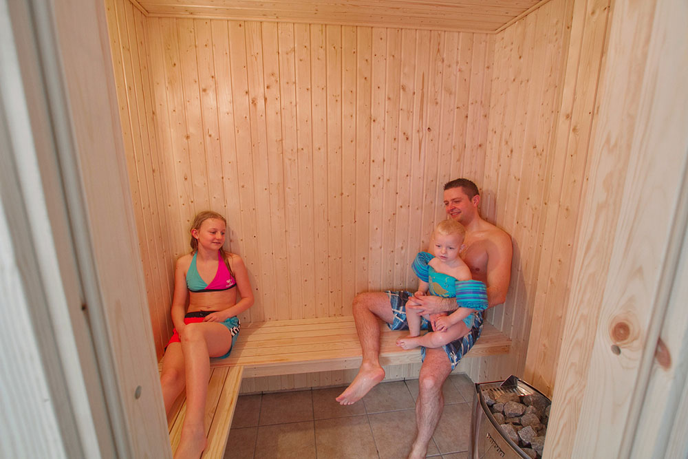 Es ist nach einem erlebnisreichen Tag schön in der Sauna sich wärmen zu lassen.