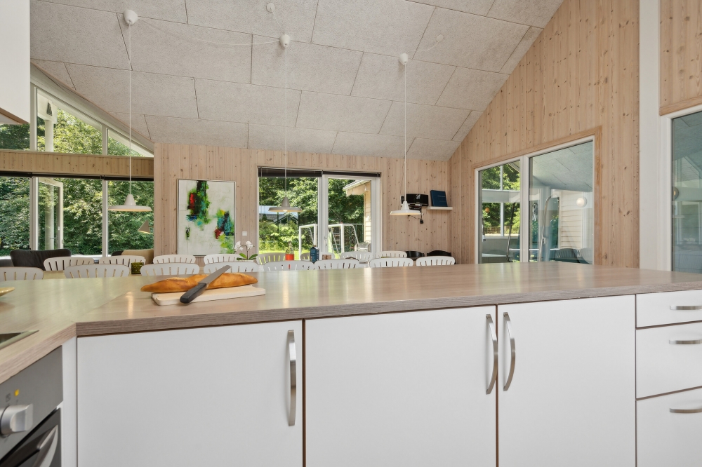 Die Küche in dem Luxusferienhaus Nr. 320 ist so gut ausgestattet, dass man problemlos Mahlzeiten für 18 Personen zubereiten kann.