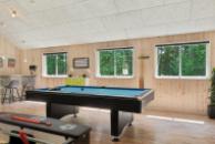 Neben den vielen schönen Stunden, die man im Poolbereich des Hauses verbringen kann, bietet das Luxusferienhaus 320 auch Spielevergnügen bei Billard/Tischtennis und Darts