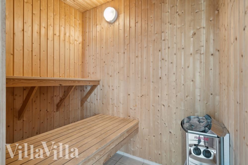 Genießen Sie die heiße Sauna im Luxusferienhaus Nr. 320 für 18 Personen