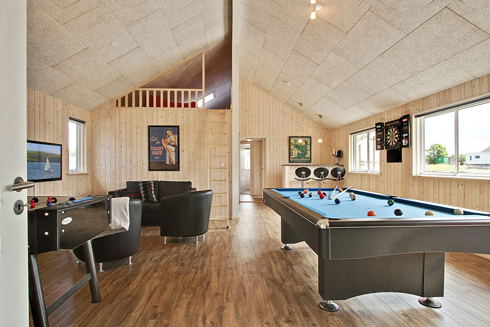 Groß und geräumig Aktivitätsraum mit Platz für Spiel und Spaß. In dem Luxusferienhaus ist für Unterhaltung gesorgt. 