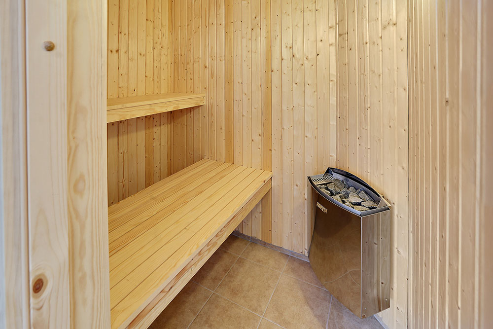 Genießen Sie die heiße Sauna im Luxusferienhaus Nr. 321 für 16 Personen