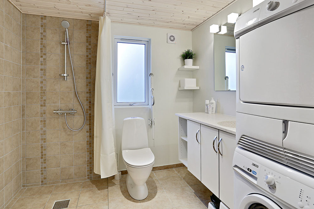 Eines der Badezimmer im Luxusferienhaus Nr. 321