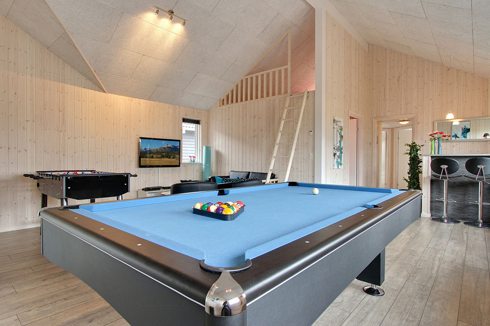 Neben den vielen schönen Stunden, die man im Poolbereich des Hauses verbringen kann, bietet das Luxusferienhaus 322 auch Spielevergnügen bei Billard/Tischtennis und Darts