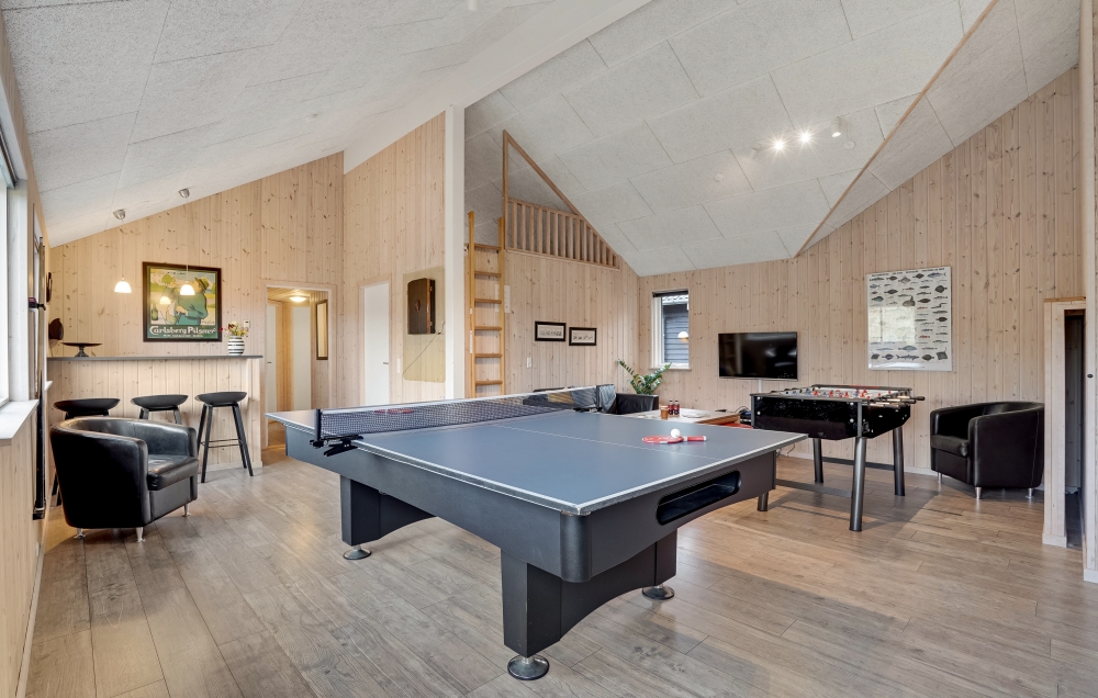 Neben den vielen schönen Stunden, die man im Poolbereich des Hauses verbringen kann, bietet das Luxusferienhaus 328 auch Spielevergnügen bei Billard/Tischtennis und Darts