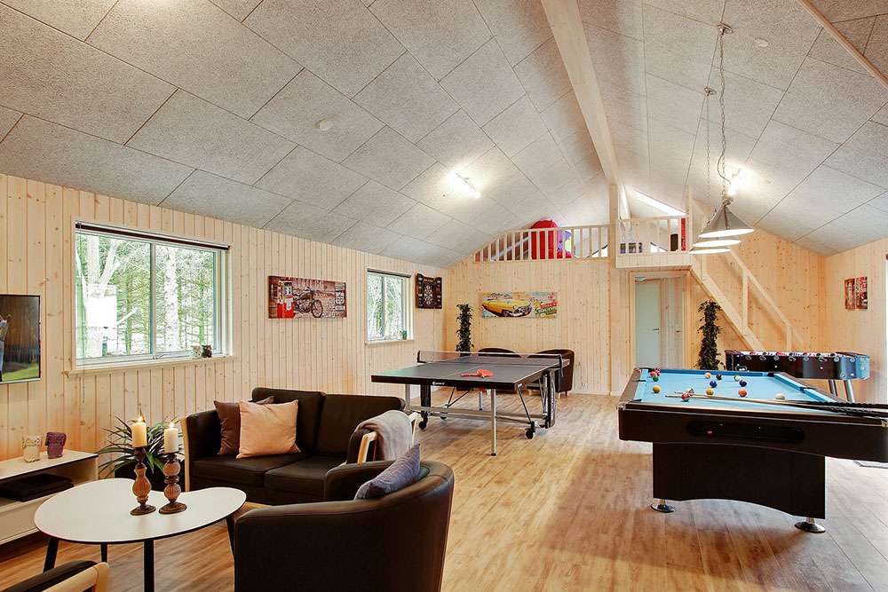 Das Luxusferienhaus 330 für 24 Personen hat einen großen Aktivitätsraum mit u. a. Billard und Darts