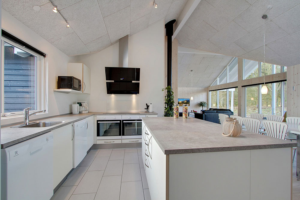 Die Küche in dem Luxusferienhaus Nr. 334 ist so gut ausgestattet, dass man problemlos Mahlzeiten für 16 Personen zubereiten kann.