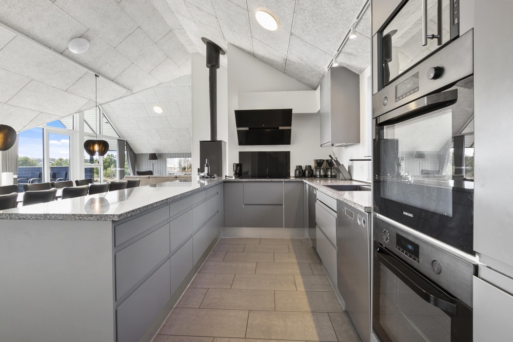 Die Küche in dem Luxusferienhaus Nr. 332 ist so gut ausgestattet, dass man problemlos Mahlzeiten für 20 Personen zubereiten kann.