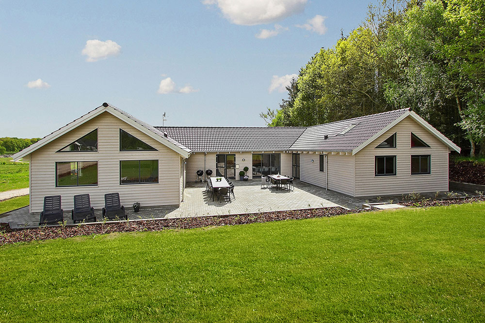 Dieses großes Luxushaus auf Djursland liegt in der Nähe des kinderfreundlichen Strand in Fjellerup, Djurs Sommerland und Randers Regenwald 