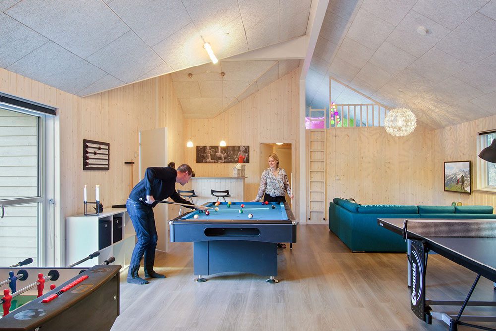 Neben den vielen schönen Stunden, die man im Poolbereich des Hauses verbringen kann, bietet das Luxusferienhaus 335 auch Spielevergnügen bei Billard/Tischtennis und Darts