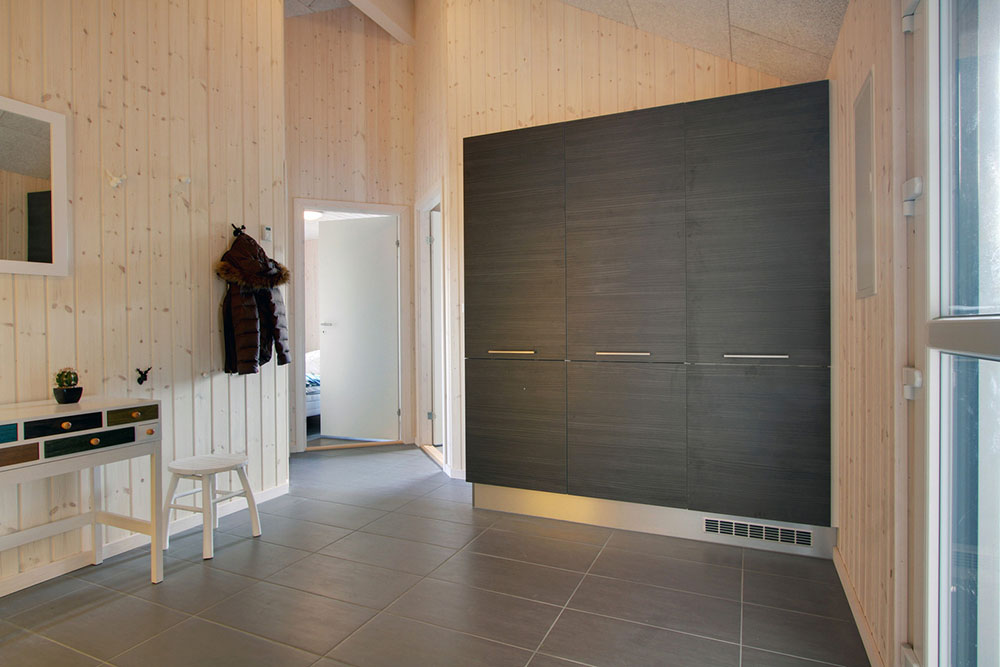 Der geräumige Eingangsbereich im Luxusferienhaus Nr. 335 in Ostjütland