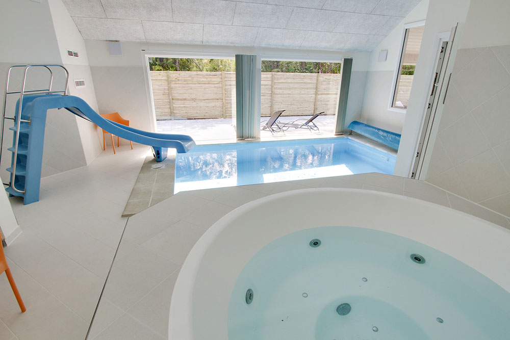 Genießen Sie den warmen Whirlpool im Luxusferienhaus Nr. 339 in Nordseeland