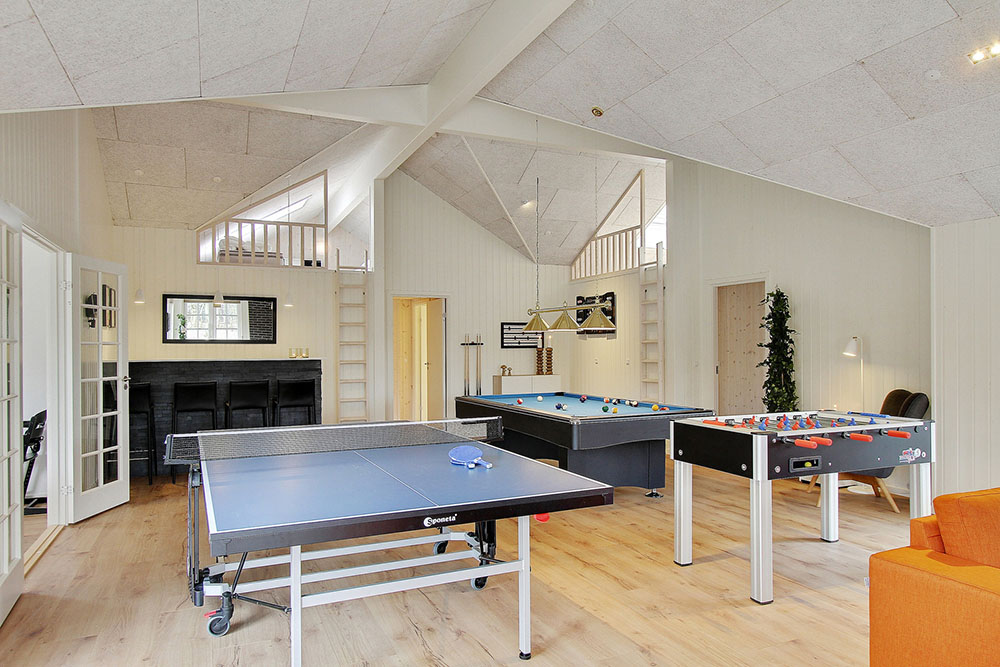 Neben den vielen schönen Stunden, die man im Poolbereich des Hauses verbringen kann, bietet das Luxusferienhaus 342 auch Spielevergnügen bei Billard/Tischtennis und Darts