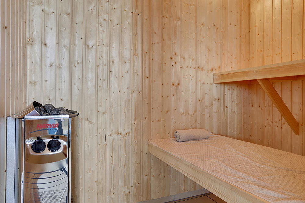 Genießen Sie die heiße Sauna im Luxusferienhaus Nr. 344 für 16 Personen
