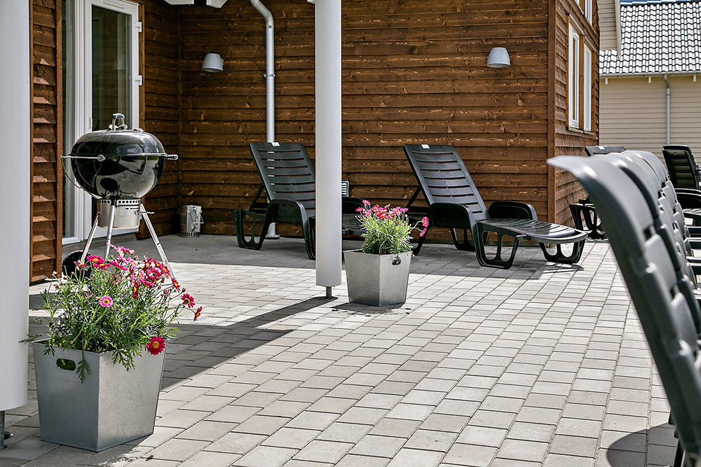 Auf der Terrasse des Ferienhauses Nr. 344 ist Platz für 16 Personen.