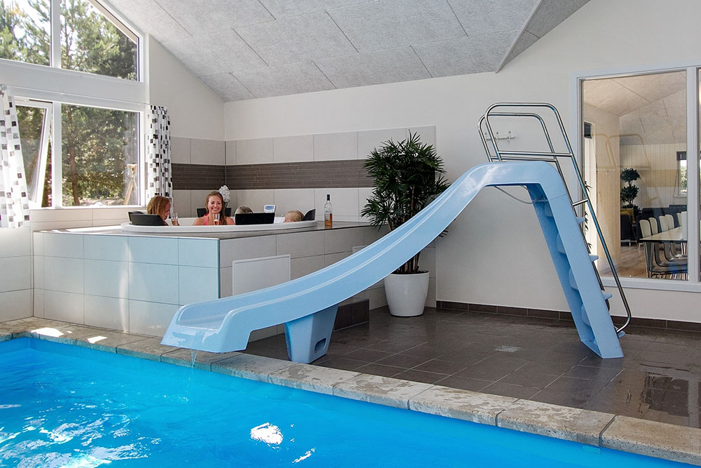 Genießen Sie den warmen Whirlpool im Luxusferienhaus Nr. 347 in Bornholm