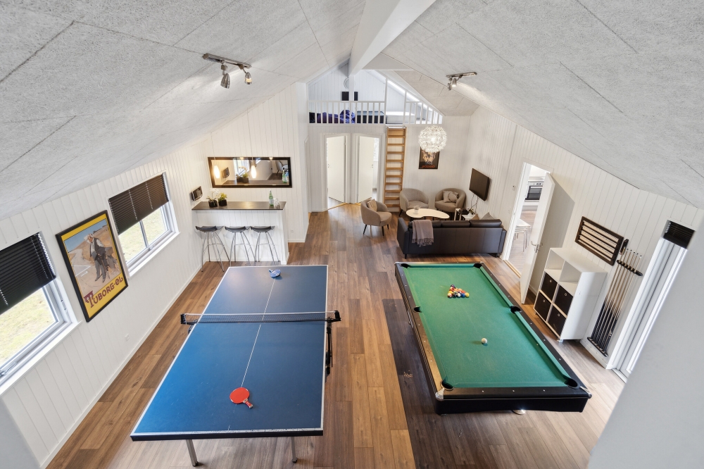 Das Luxusferienhaus 351 für 22 Personen hat einen großen Aktivitätsraum mit u. a. Billard und Darts