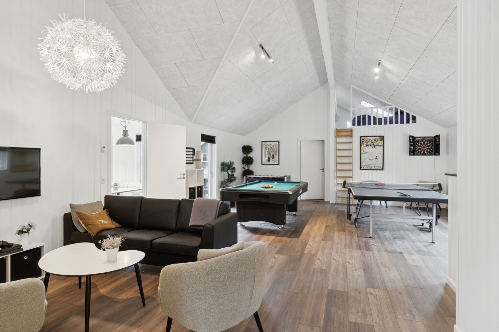 Neben den vielen schönen Stunden, die man im Poolbereich des Hauses verbringen kann, bietet das Luxusferienhaus 351 auch Spielevergnügen bei Billard/Tischtennis und Darts