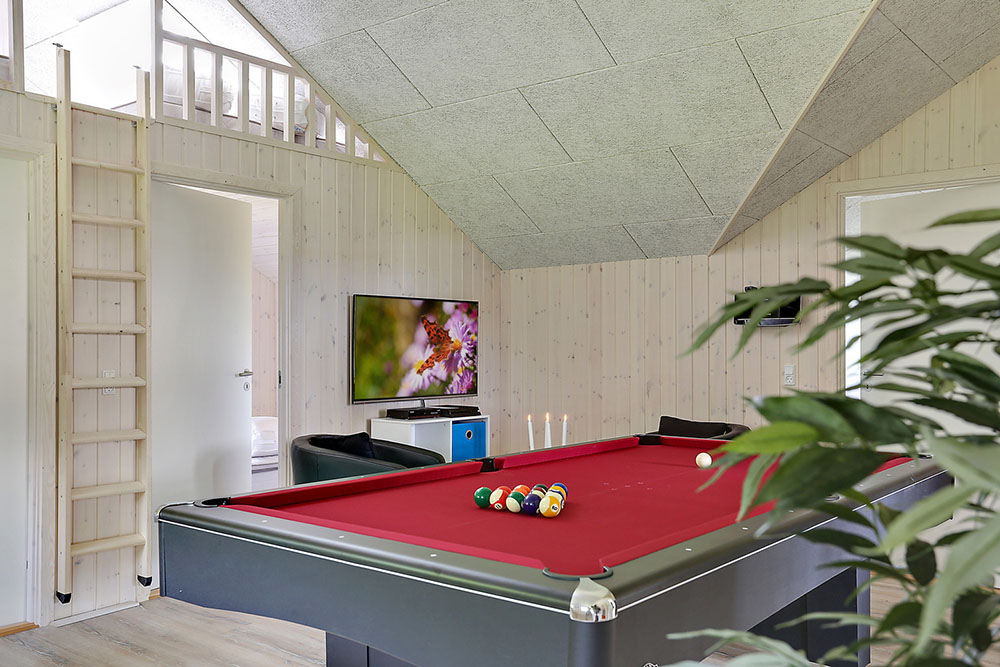 Neben den vielen schönen Stunden, die man im Poolbereich des Hauses verbringen kann, bietet das Luxusferienhaus 349 auch Spielevergnügen bei Billard/Tischtennis und Darts