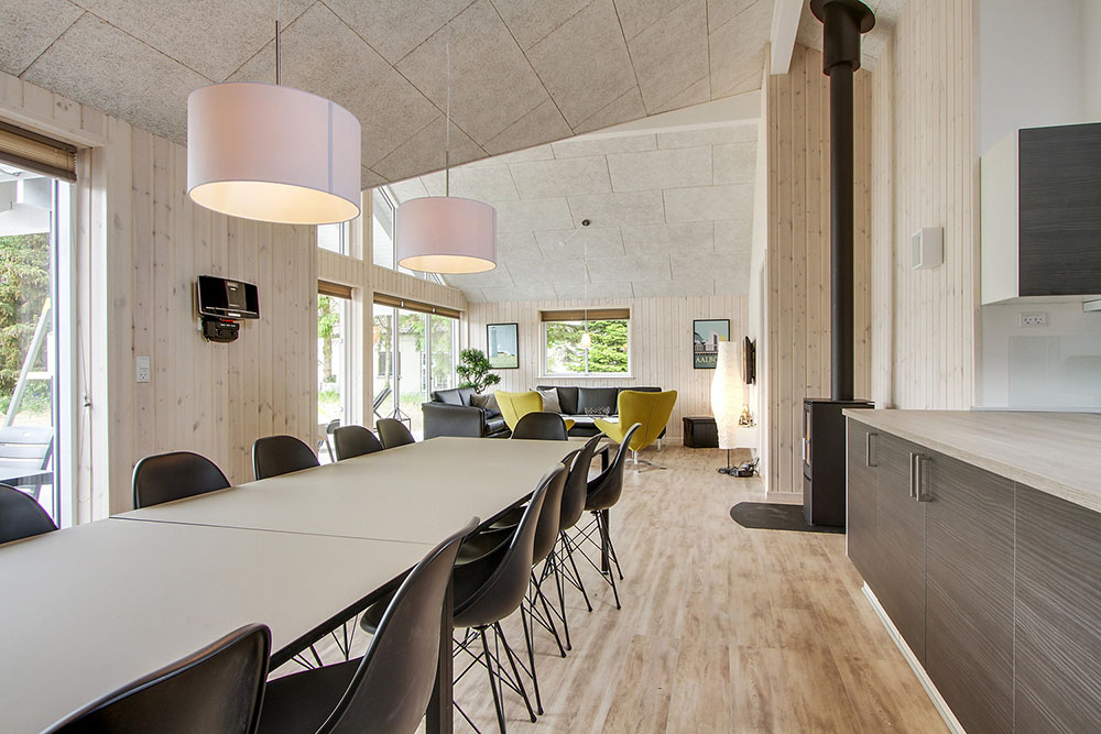 Aufenthaltsraum mit Platz für 18 im Luxusferienhaus Nr. 355.