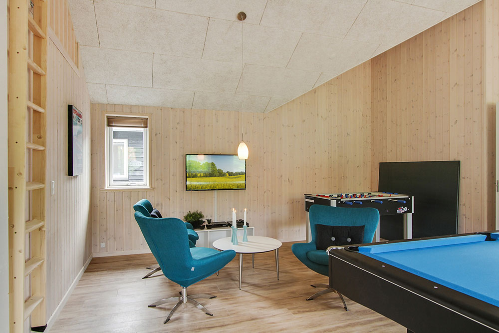 Das Luxusferienhaus 355 für 18 Personen hat einen großen Aktivitätsraum mit u. a. Billard und Darts