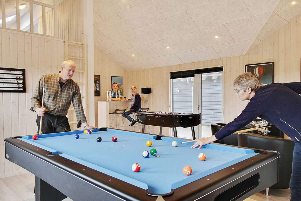 Neben den vielen schönen Stunden, die man im Poolbereich des Hauses verbringen kann, bietet das Luxusferienhaus 357 auch Spielevergnügen bei Billard/Tischtennis und Darts