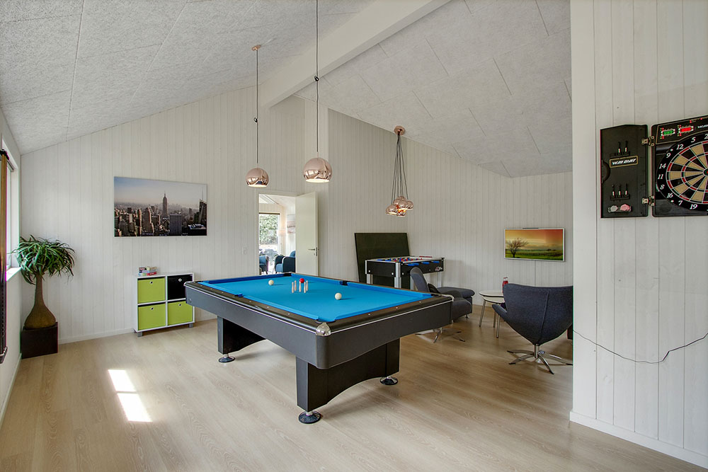 Das Luxusferienhaus 361 für 18 Personen hat einen großen Aktivitätsraum mit u. a. Billard und Darts