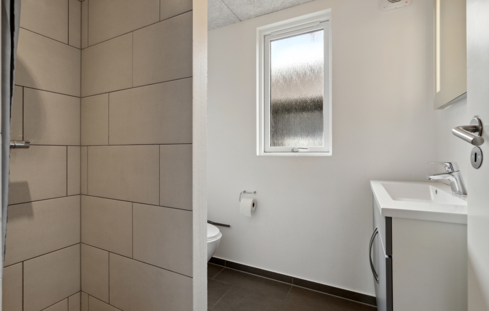 Eines der Badezimmer im Luxusferienhaus Nr. 363