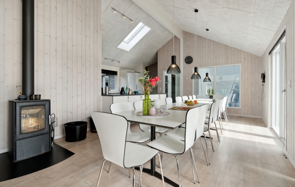 Aufenthaltsraum mit Platz für 20 im Luxusferienhaus Nr. 363.