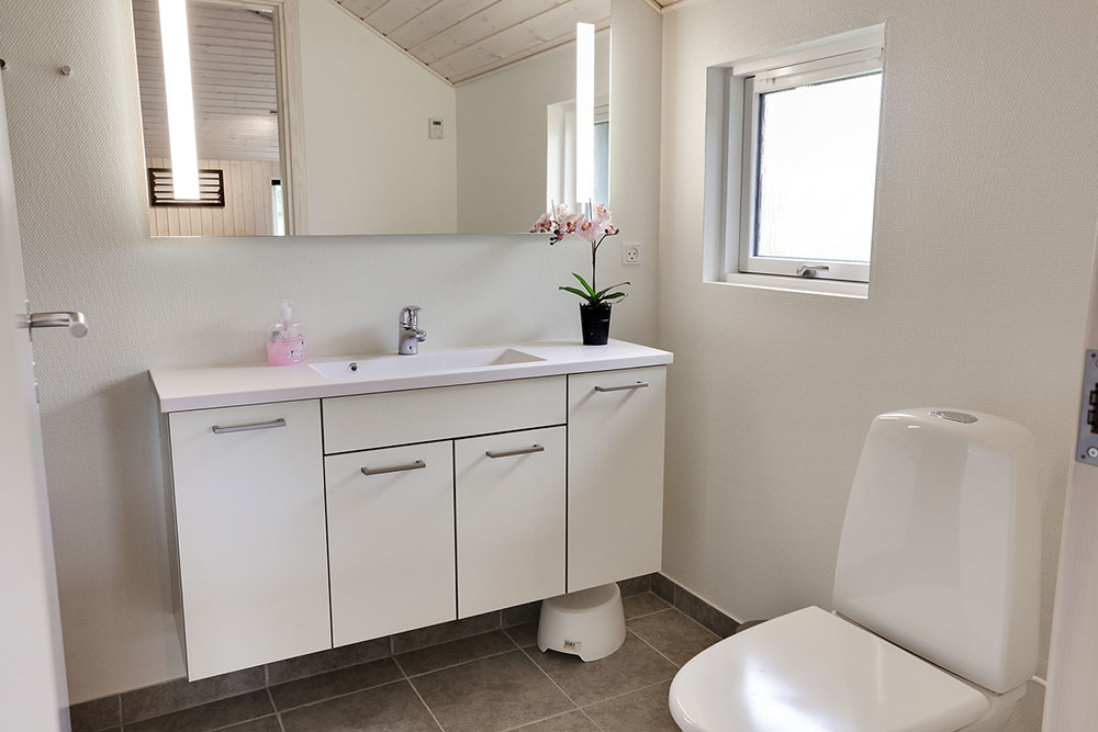 Eines der Badezimmer im Luxusferienhaus Nr. 366