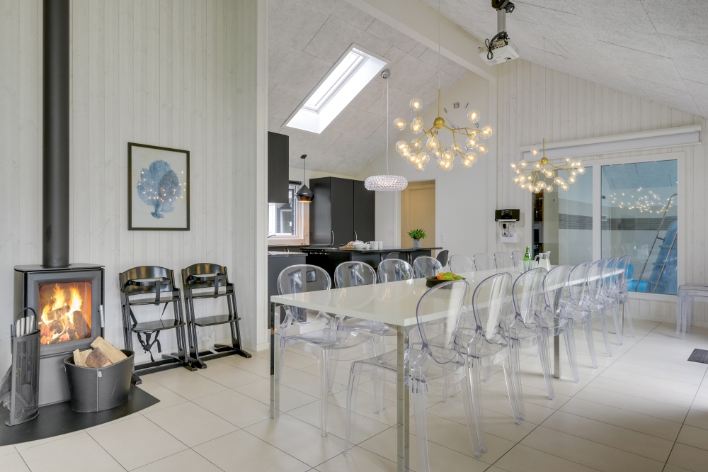 Aufenthaltsraum mit Platz für 20 im Luxusferienhaus Nr. 365.