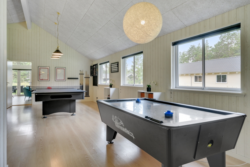 Neben den vielen schönen Stunden, die man im Poolbereich des Hauses verbringen kann, bietet das Luxusferienhaus 365 auch Spielevergnügen bei Billard/Tischtennis und Darts