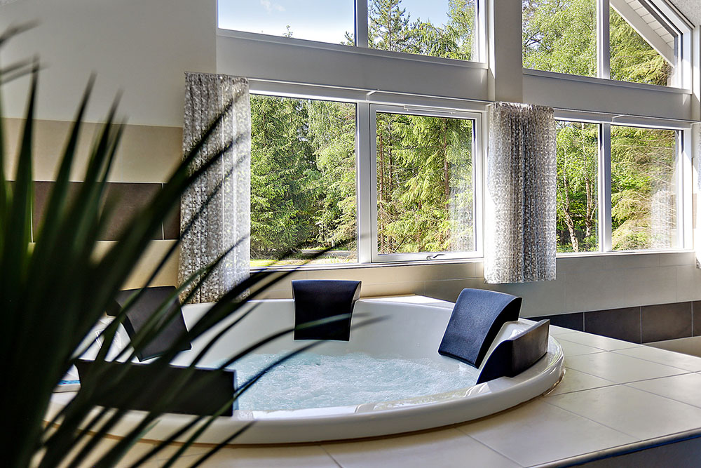 Genießen Sie den warmen Whirlpool im Luxusferienhaus Nr. 367 in Nordseeland