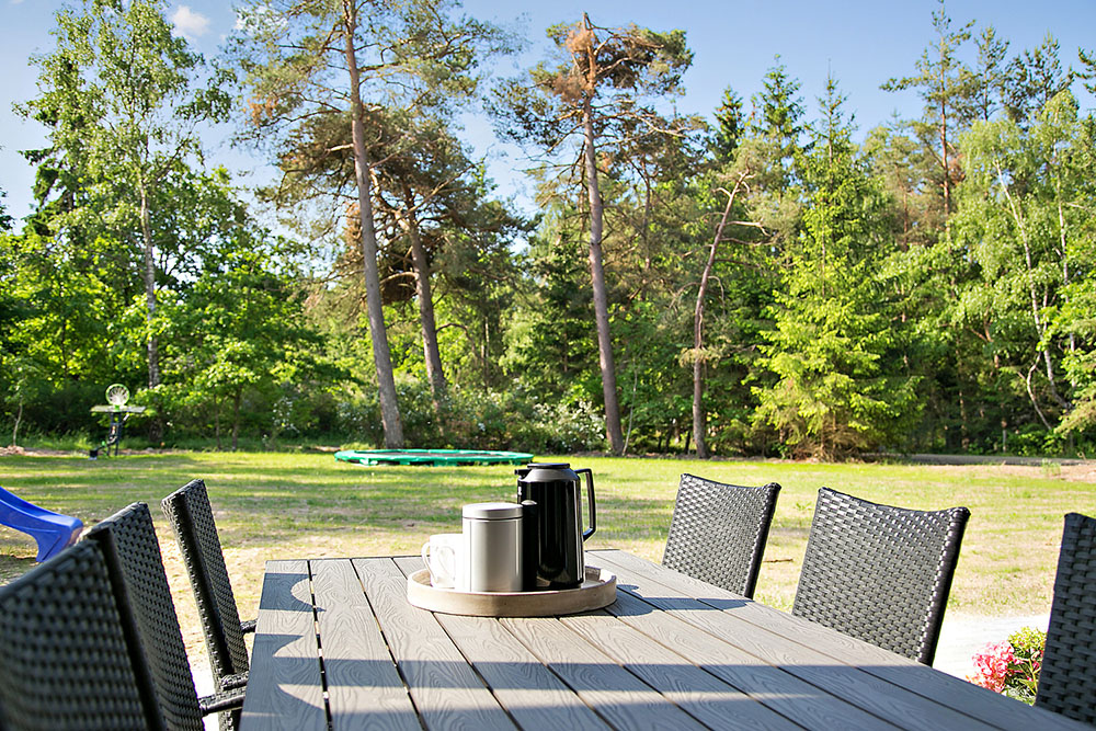 Genießen Sie einen Grillabend auf der Terrasse des Luxusferienhauses Nr. 367 in Nordseeland
