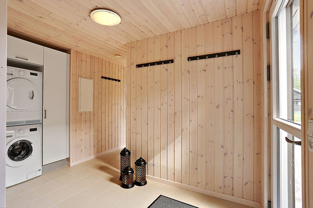 Der geräumige Eingangsbereich im Luxusferienhaus Nr. 367 in Nordseeland