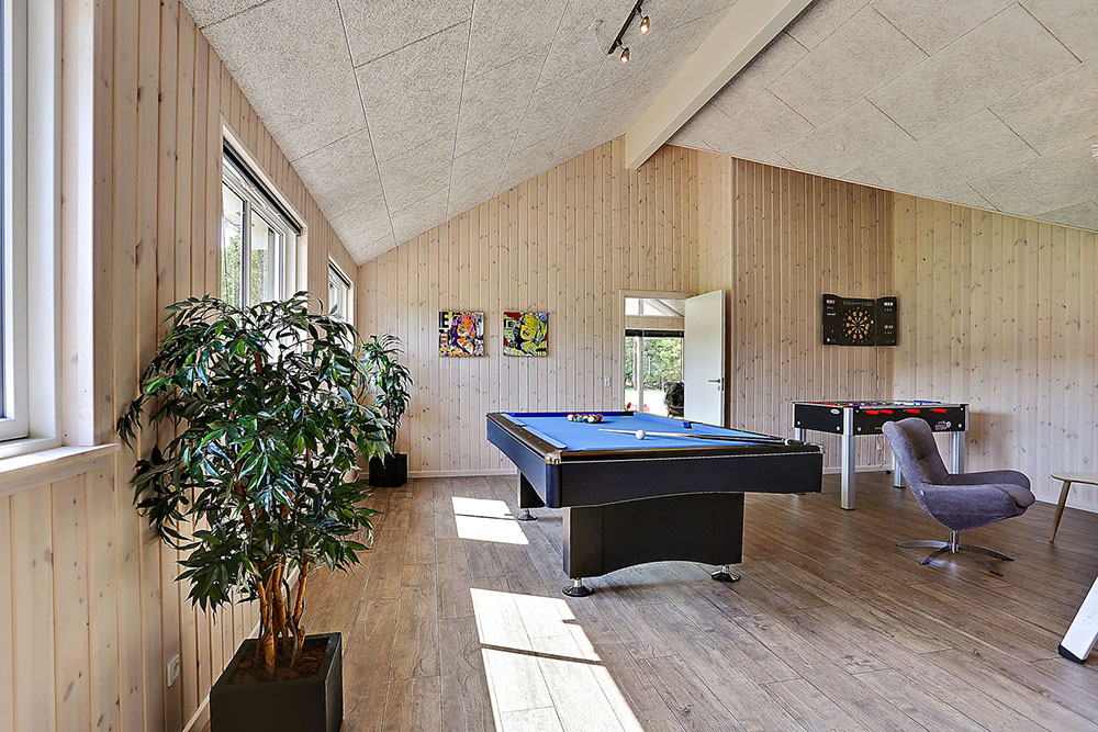 Das Luxusferienhaus 367 für 18 Personen hat einen großen Aktivitätsraum mit u. a. Billard und Darts