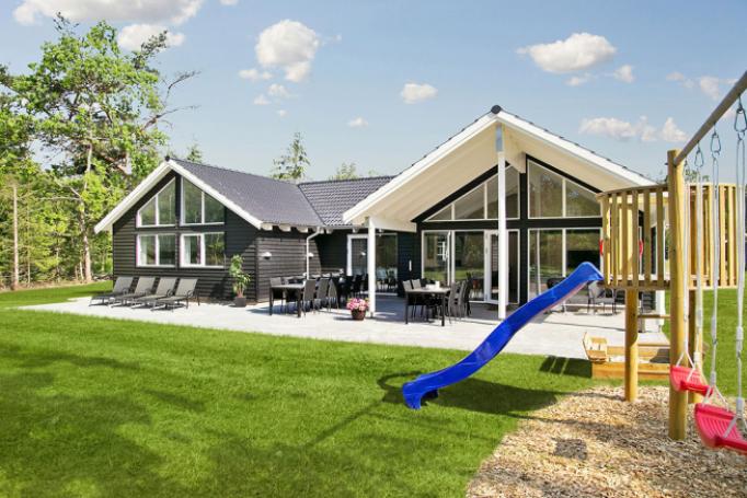 Schönes Luxusferienhaus in Asserbo für 18 Gäste geeignet, die hier gemeinsam schöne Ferien verleben und die Annehmlichkeiten des Hauses nutzen können.
