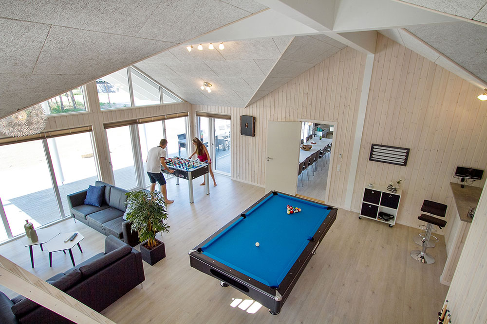Neben den vielen schönen Stunden, die man im Poolbereich des Hauses verbringen kann, bietet das Luxusferienhaus 370 auch Spielevergnügen bei Billard/Tischtennis und Darts