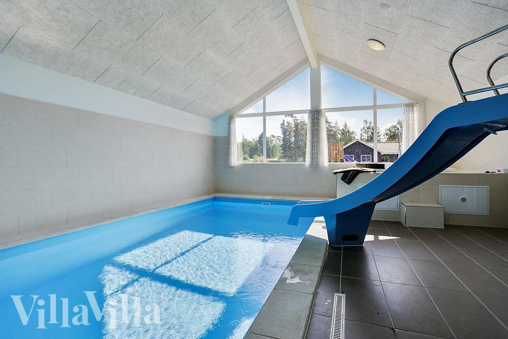 Der schicke Pool im Luxusferienhaus Nr. 369 für 20 Personen