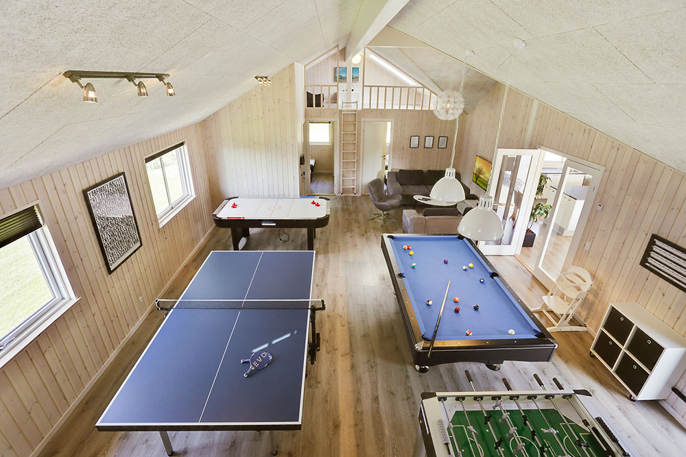 Neben den vielen schönen Stunden, die man im Poolbereich des Hauses verbringen kann, bietet das Luxusferienhaus 369 auch Spielevergnügen bei Billard/Tischtennis und Darts