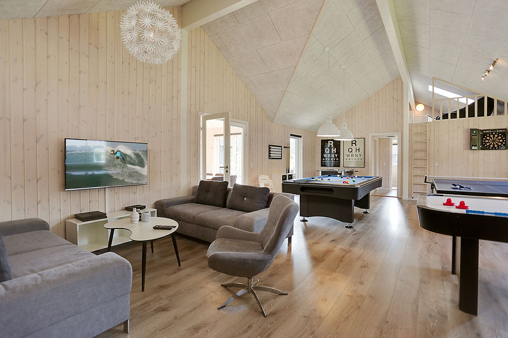 Aktivitätsraum im Luxusferienhaus Nr. 369 mit 8 Schlafzimmern und Platz für 20 Gäste.
